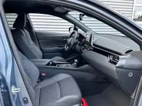 Toyota C-HR (2023) thumbnail 4