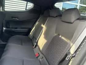 Toyota C-HR (2023) thumbnail 19