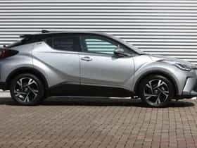 Toyota C-HR (2023) thumbnail 3