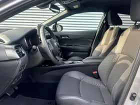 Toyota C-HR (2023) thumbnail 5