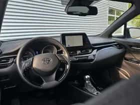 Toyota C-HR (2023) thumbnail 9