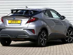 Toyota C-HR (2021) thumbnail 2