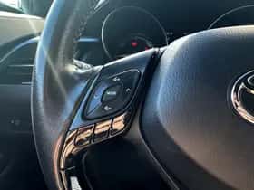 Toyota C-HR (2021) thumbnail 17