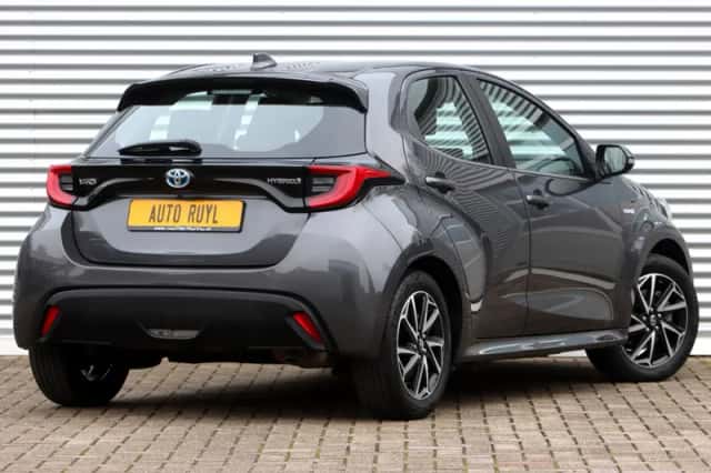 Toyota Yaris (2021) thumbnail 2