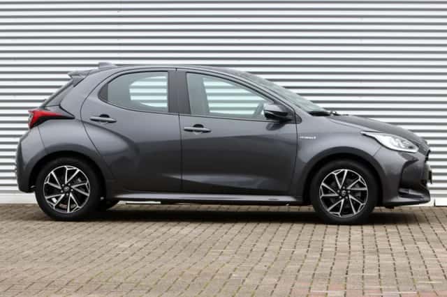 Toyota Yaris (2021) thumbnail 3