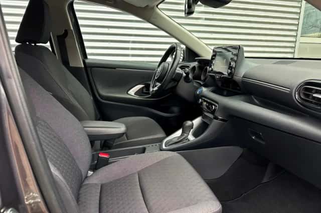 Toyota Yaris (2021) thumbnail 4