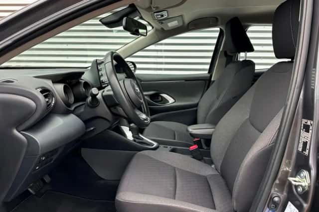 Toyota Yaris (2021) thumbnail 5