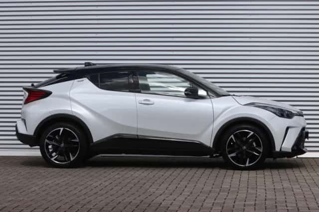 Toyota C-HR (2023) thumbnail 3
