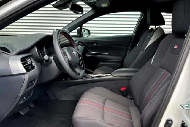 Toyota C-HR (2023) thumbnail 5