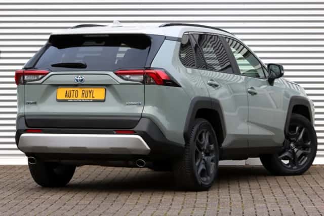 Toyota RAV4 (2024) thumbnail 2