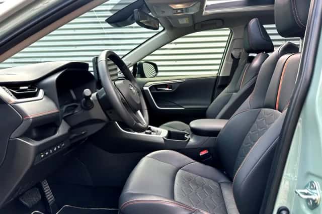 Toyota RAV4 (2024) thumbnail 5