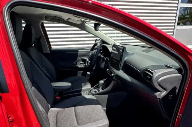 Toyota Yaris (2025) thumbnail 4