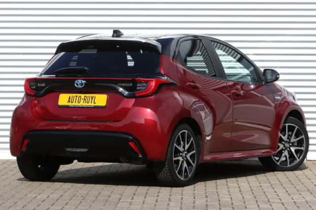 Toyota Yaris (2021) thumbnail 2