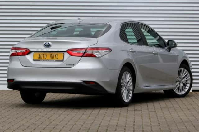 Toyota Camry (2019) thumbnail 2