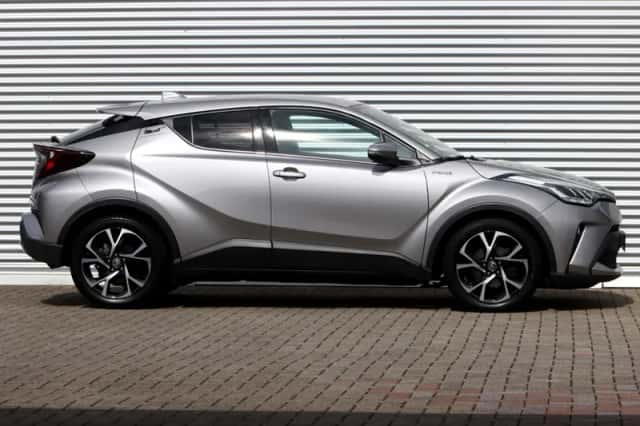 Toyota C-HR (2021) thumbnail 3