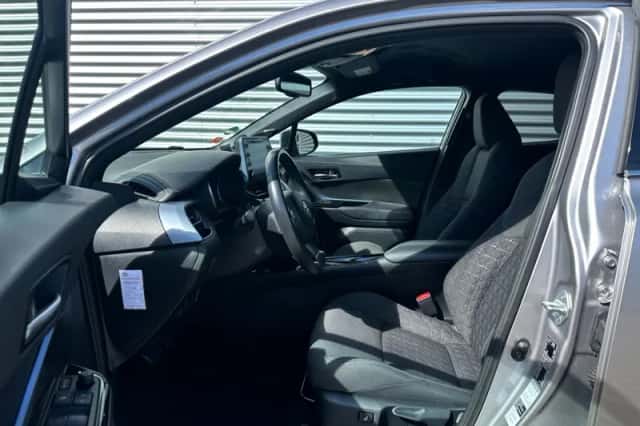 Toyota C-HR (2021) thumbnail 5