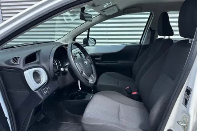 Toyota Yaris (2012) thumbnail 5