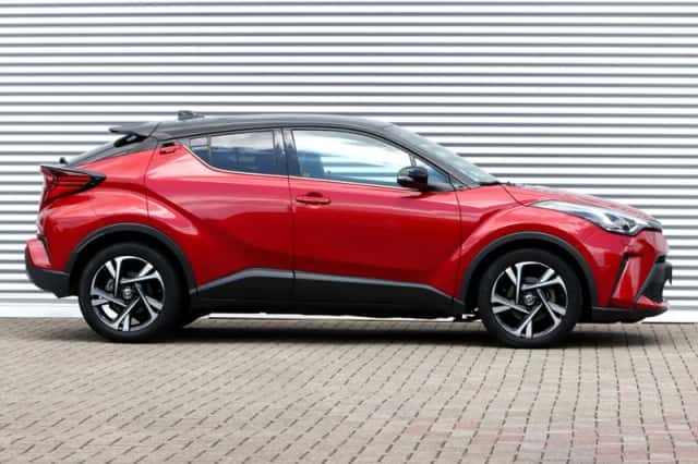Toyota C-HR (2022) thumbnail 3