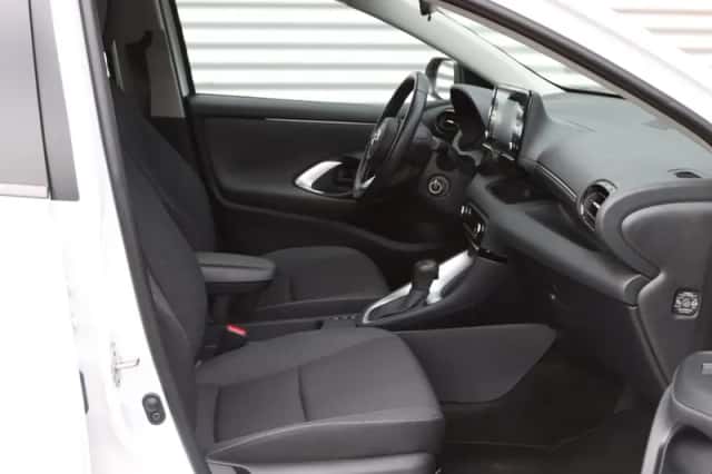 Toyota Yaris (2021) thumbnail 4