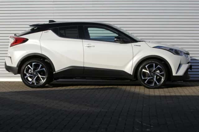 Toyota C-HR (2018) thumbnail 3