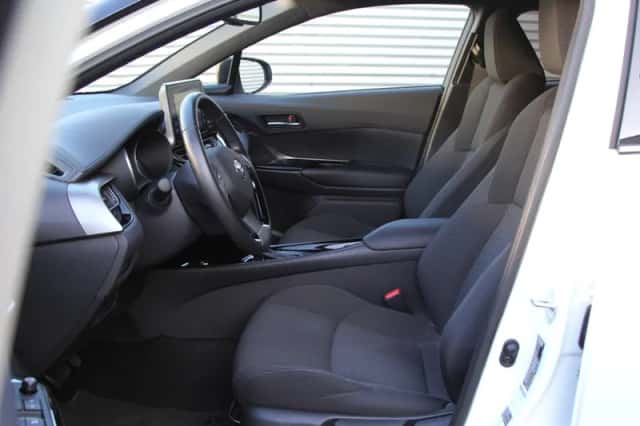 Toyota C-HR (2018) thumbnail 5