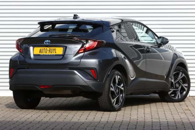 Toyota C-HR (2023) thumbnail 2