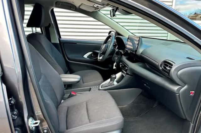 Toyota Yaris (2024) thumbnail 4