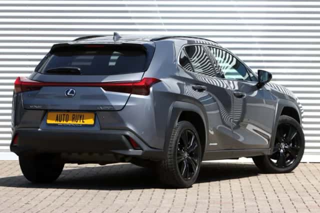 Lexus UX (2022) thumbnail 2
