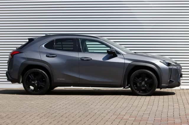 Lexus UX (2022) thumbnail 3