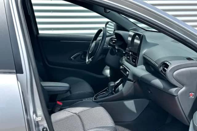 Toyota Yaris (2025) thumbnail 4