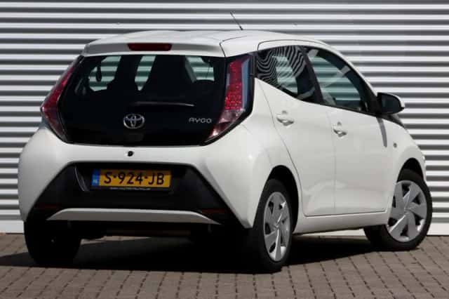 Toyota Aygo (2015) thumbnail 2