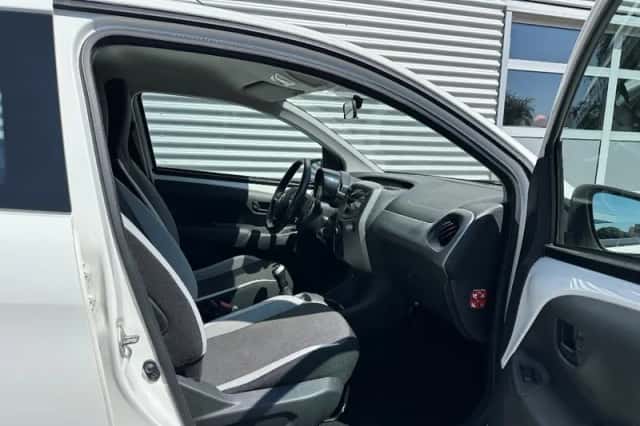 Toyota Aygo (2015) thumbnail 4