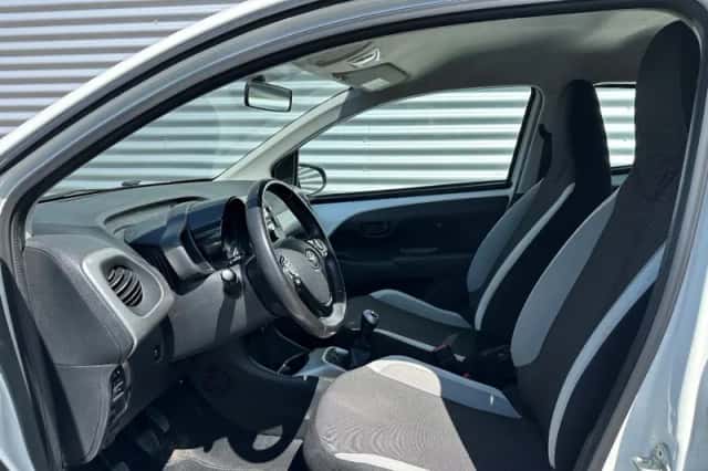 Toyota Aygo (2015) thumbnail 5