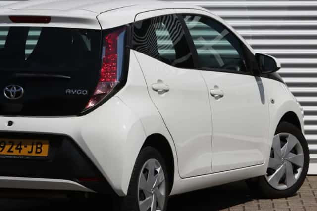Toyota Aygo (2015) thumbnail 5