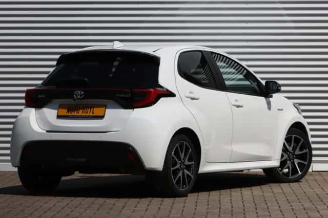 Toyota Yaris (2021) thumbnail 2