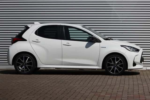 Toyota Yaris (2021) thumbnail 3