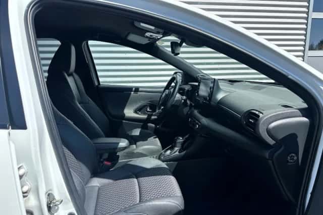 Toyota Yaris (2021) thumbnail 4