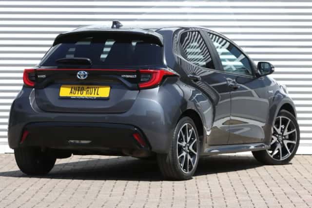 Toyota Yaris (2021) thumbnail 2