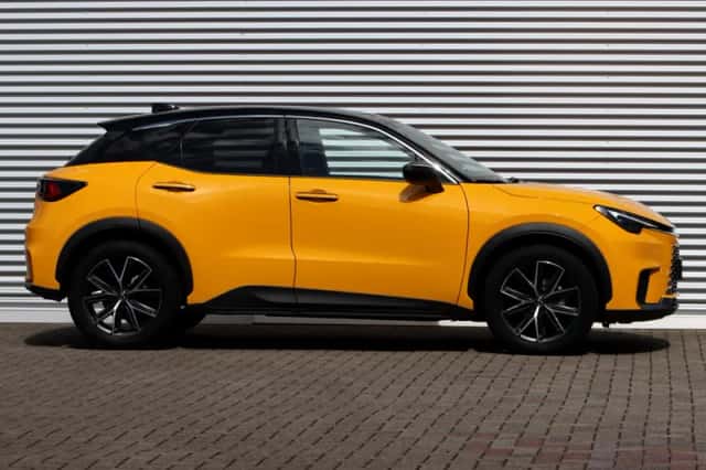 Lexus LBX (2024) thumbnail 3