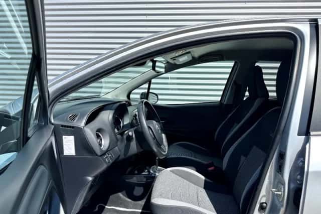 Toyota Yaris (2020) thumbnail 5