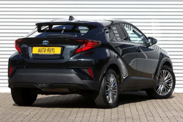 Toyota C-HR (2024) thumbnail 2