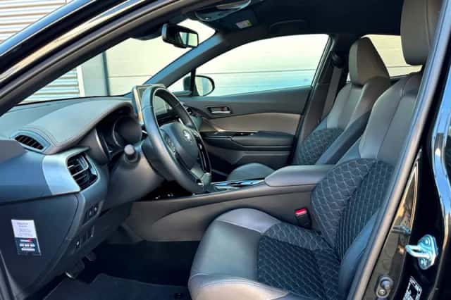 Toyota C-HR (2024) thumbnail 5