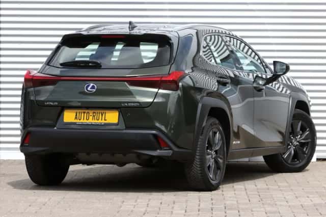 Lexus UX (2022) thumbnail 2