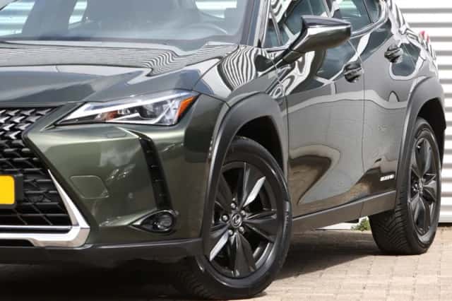 Lexus UX (2022) thumbnail 6