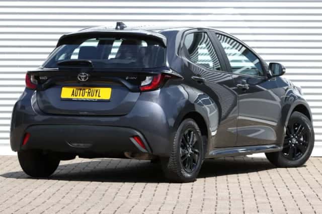 Toyota Yaris (2025) thumbnail 2