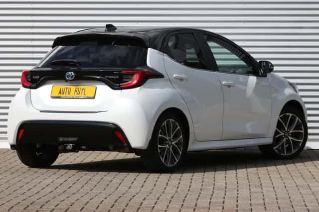 Toyota Yaris (2022) thumbnail 2