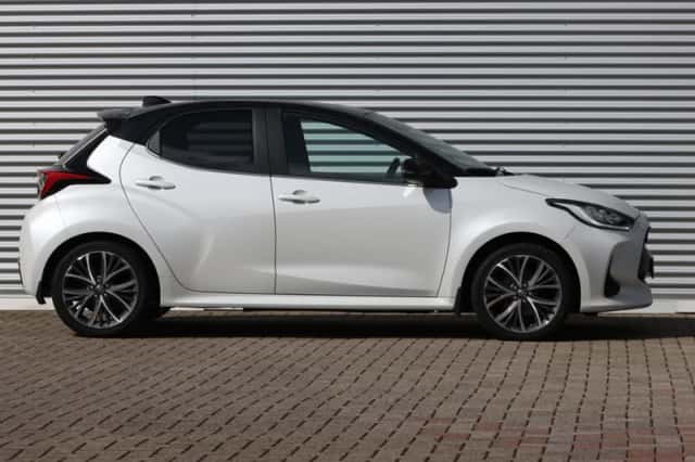 Toyota Yaris (2022) thumbnail 3