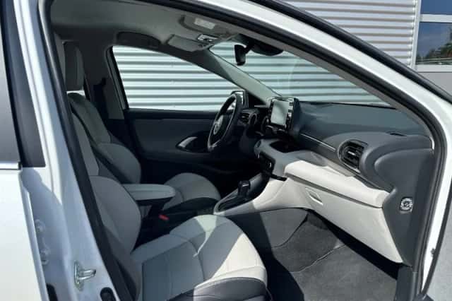 Toyota Yaris (2022) thumbnail 4