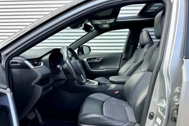 Toyota RAV4 (2020) thumbnail 2