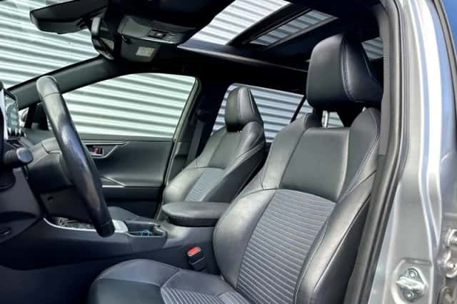 Toyota RAV4 (2020) thumbnail 3